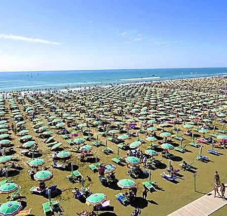 Otel Beautiful With Terrace In A Great Location Lignano Sabbiadoro